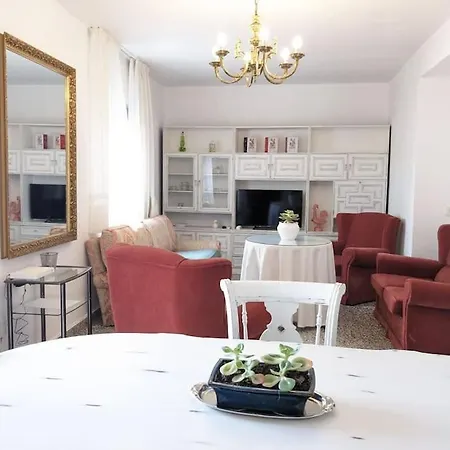 Luminosa Casa Familiar Centrica Marbella
